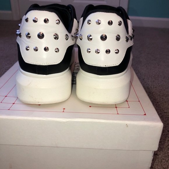 Alexander mcQueens studded oversized sneaker - Picture 3 of 8